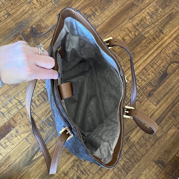 Michael Kors Jet Set Travel Large Logo Tote Brown/Tan Gold Hardware EUC - Picture 7 of 7